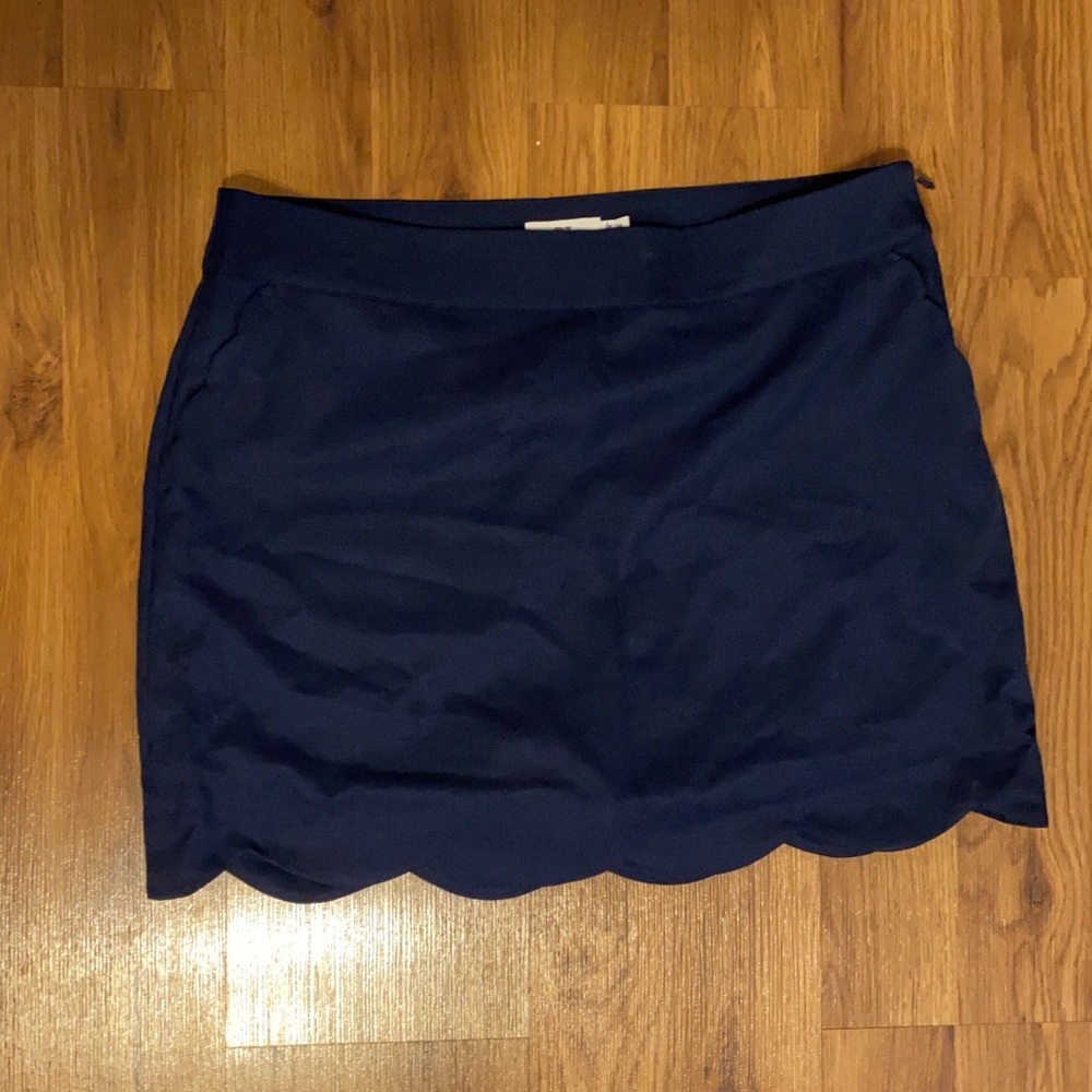 Vineyard Vines athletic navy scallop hem skort